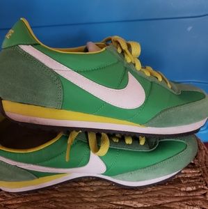 Nike ladies shoes. Great shape, normal wear